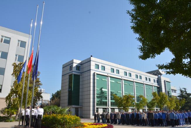 中国z6mg人生就是博举行升旗仪式 